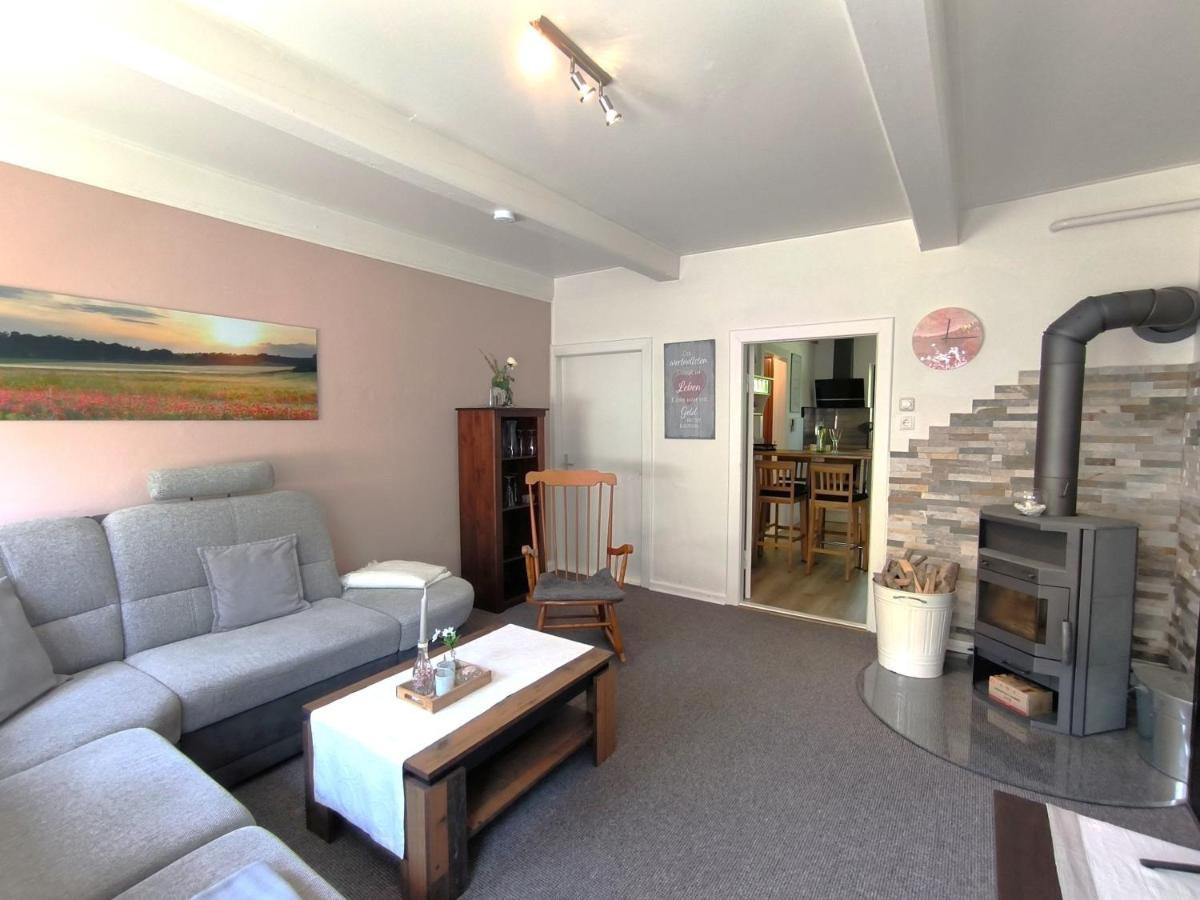 Ferienwohnung Zwischen Den Meeren - Schoene Und Gemuetliche Fewo Mit Garten Dorpstedt Exterior foto